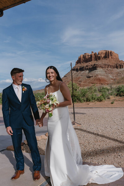 Bride and groom at Fox Hollow Weddings & Events - Missouri wedding photography