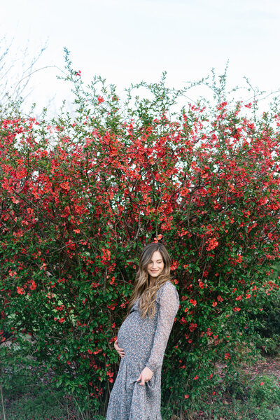 asheville pregnant mom with flower blooms