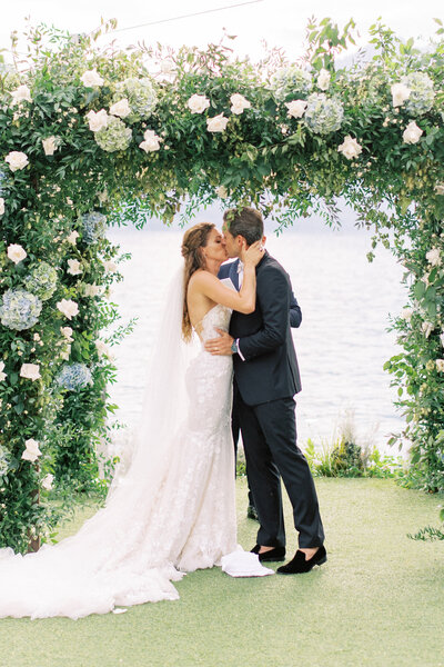 Maïlys Fortune Photography Husband Wife Wedding Weddings Photography France Switzerland Italy Timeless Dreamy Imagery Bilingual French English Destination Weddings Destination Wedding Provence French Riviera Paris Lake Como Tuscany91