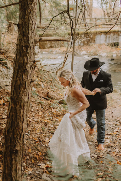 Couple in Woods | Sadie Elizabeth