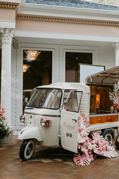 Modern blush pink wedding inspiration with The Prosecco Cart, trendy and romantic mobile bar based in Calgary, AB. Featured on the Brontë Bride Blog.