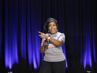 Deonna pointing to the audience