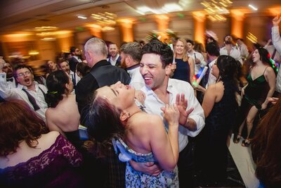 florida-wedding-reception-guests-dancing
