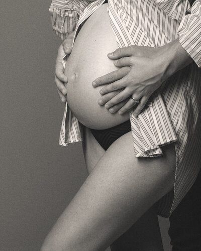 Ameline Studio Maternity Hands detail