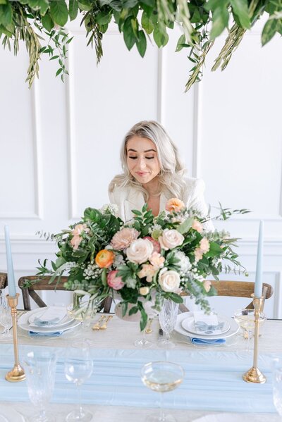 luxury wedding planner, wedding coordinator, wedding table inspiration, pink and white wedding florals, beautiful full table florals, gold and blue wedding theme, chic wedding, gold wedding accents, light and airy wedding
