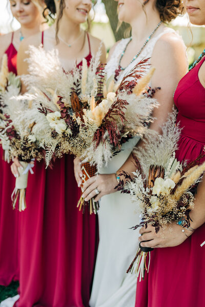 detail-shot-of-florals-at-minnesota-wedding
