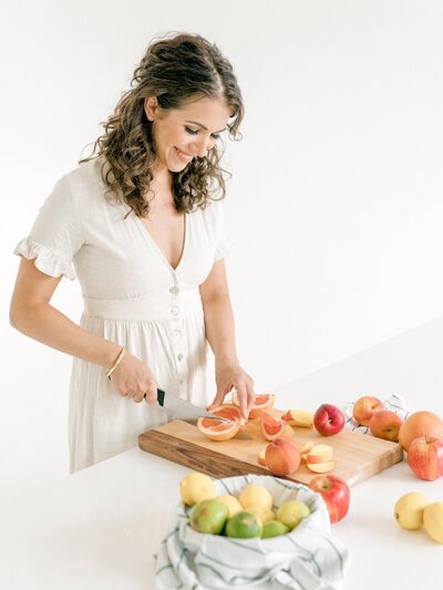 Amanda Mirabella chopping citrus