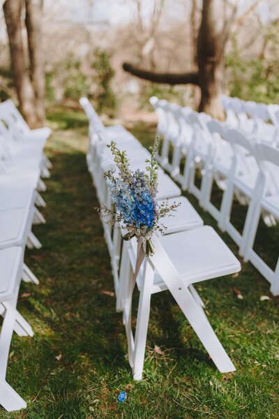 Sweet-Blossoms-Maryland-wedding-florist-Woodend-Sanctuary-aisle-marker2