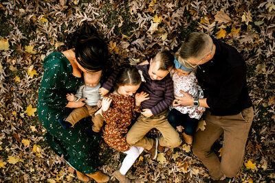 Lifestyle family photo in Des Moines Iowa.