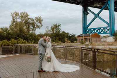 toledo wedding photographer at middlegrounds metropark