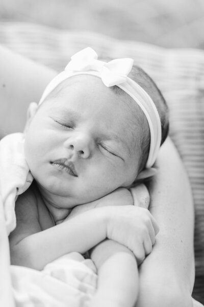 newborn baby in mothers arms at ourdoor photo session in Potomac Maryland
