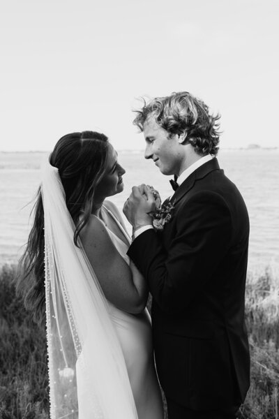 indie west photo portfolio image of bride and groom holding bouquet