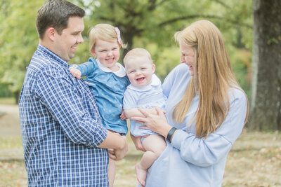 family  photo pose ideas