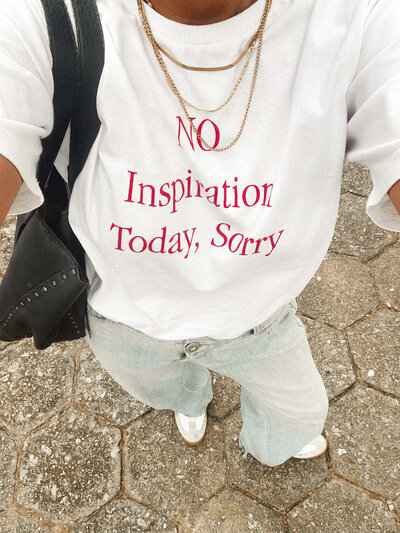 Girl with aa aesthetic shirt that says No Inspiration Today, Sorry