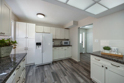 81 McCrimmon kitchen (6)