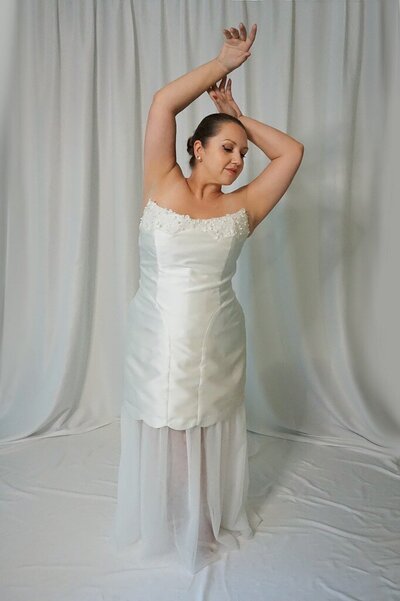 Plus size white bridal mini wedding dress with removable tulle skirt