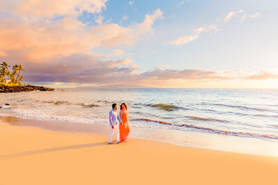 vibrant sunset maternity portraits at wailea beach on maui