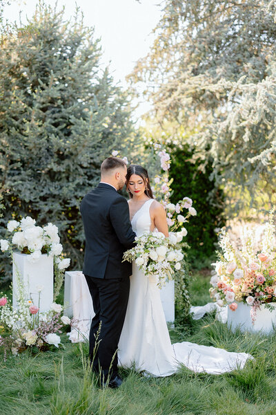 Newlyweds Kiss | Bella Fleur