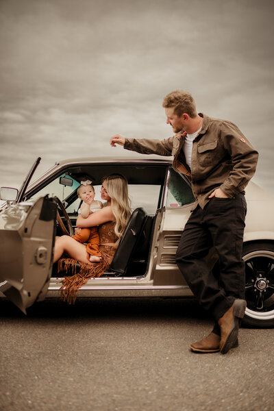 boho photography photos with car-Family-photographer-lehigh-valley-pennsylvania
