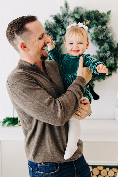 Tara-and-Zach-Christmas-19_websize