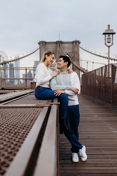 Brooklyn Bridge engagement portraits