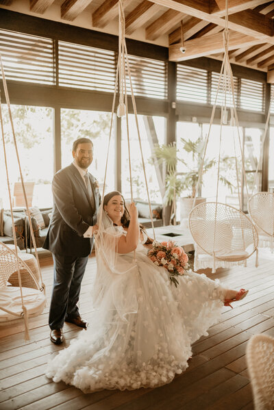 bride and groom in mexico