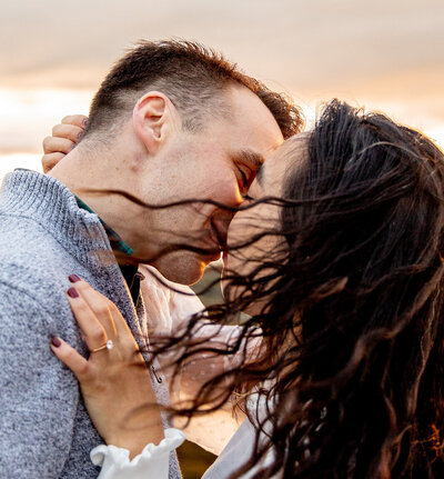 couple kissing