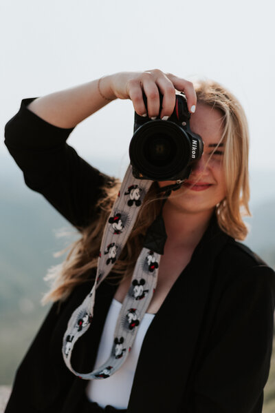 Idaho photographer Lizee Gardner posing with her camera
