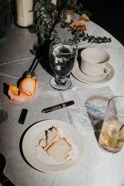 cool-flash-shot-wedding-tablescape-kelly-kaz-upstate-new-york-photographer-buffalo-beyond