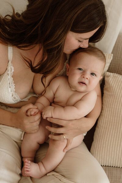 newborn fotograaf - gezinsfotograaf - zwangerschapsfotografie - videograaf - Sint-Niklaas - Pictures by Jess - Mama en baby shoot - videograaf