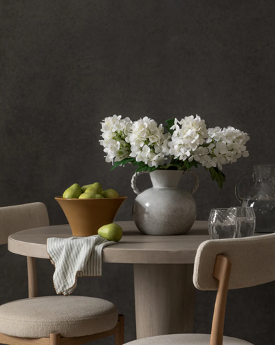 tyrion-vase-on-table