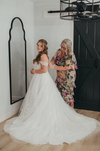 mother of the bride at The Rosewood Venue in Mt Vernon Texas bridal suit getting ready outdoor wedding ceremony east texas wedding venue