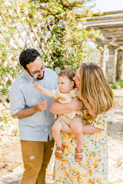 Milwaukee Family Photos with bubbles