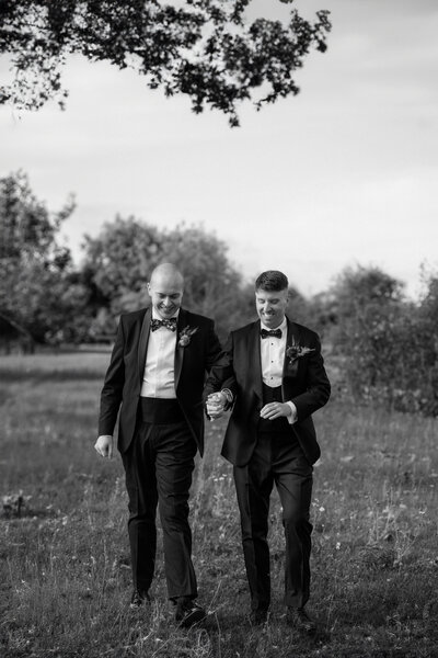 Couple portrait at Barns & Yard wedding venue