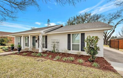 Exterior of this three-bedroom, two-bathroom vacation rental home featured on Chip and Joanna Gaines' Fixer Upper located in downtown Waco, TX.