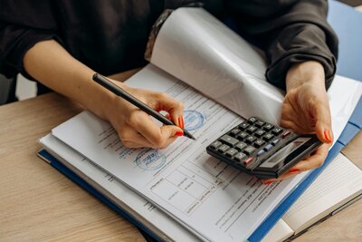 Bilingual accounting services—offered in English and Spanish—by our friendly, expert CPA team.