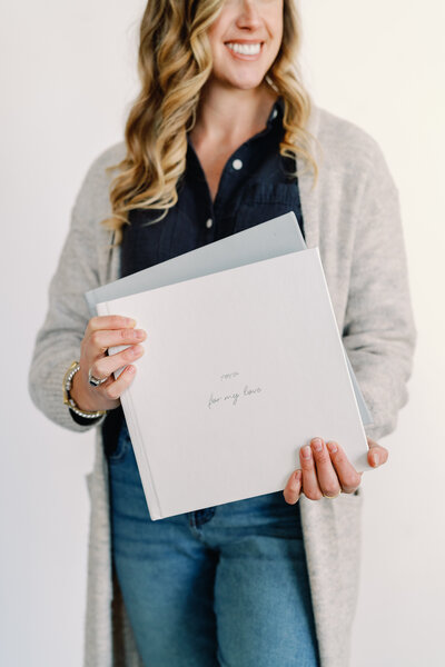 photographer holding albums