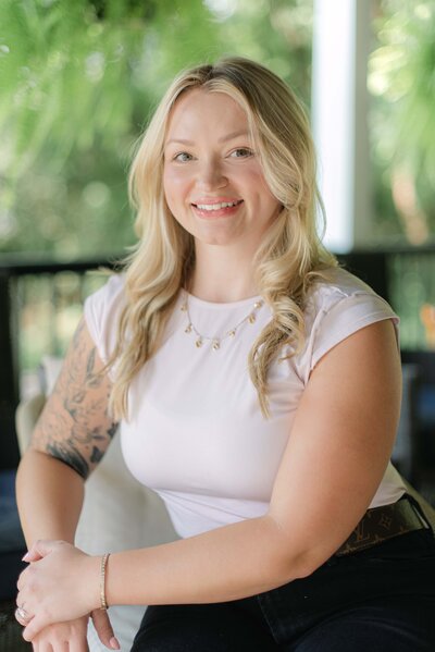 Smokey Mountain Engagement couple pose for their engagement photos in the Foothills of the Smokies. 