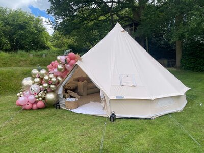 Bell Tent pink and gold balloons