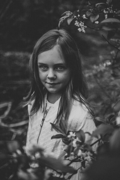 Loveshoot, twee vrouwen, lesbisch koppel, zwartwit portret, verlovingsshoot, levensfotograaf cherryblossom d