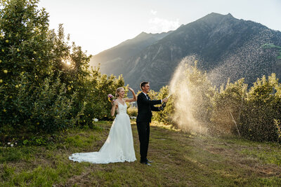 Vegan Wedding Dolomites, couple popping champagne at sunset