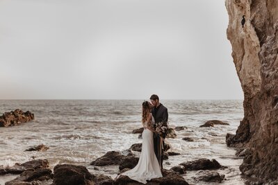 Photo links to the intimate beach elopement in Malibu California
