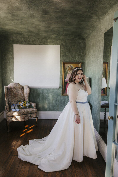 bridal portrait inside a mansion