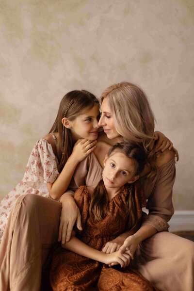 Miami photographer captures beautiful indoor portrait of mother with two daughters, showcasing family connection
