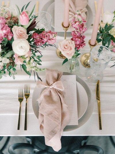 wedding table decor by wedding and event planner Helena Elizabeth Events