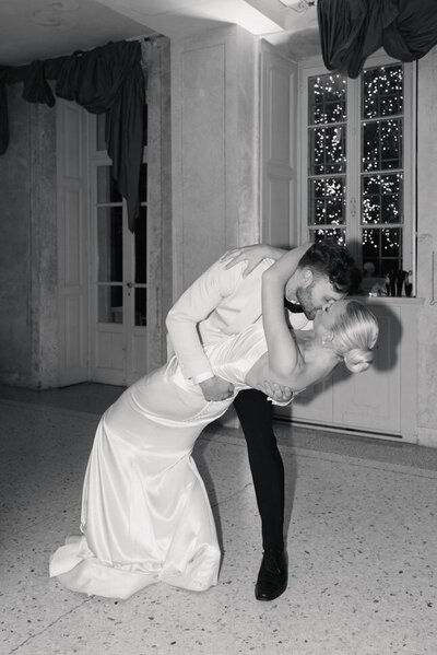 Elegant first dance dip capturing a romantic and timeless moment, emblematic of LIMCO's modern and natural choreography.