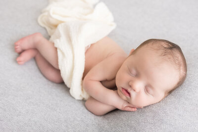 Bright and timeless Newborn Photography for South Jersey families looking for a South Jersey Newborn Photographer. 