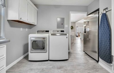 Washer and dryer included at this 3-bedroom, 2.5 bathroom lake house with incredible view of Lake Belton located at Morgan's Point, near Rogers Park and Temple Lake Park.