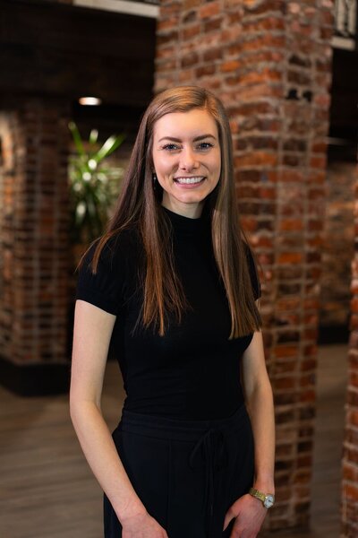 wedding planner in tennessee standing in front of a brick wall