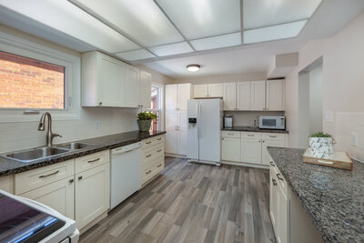 81 McCrimmon kitchen (5)